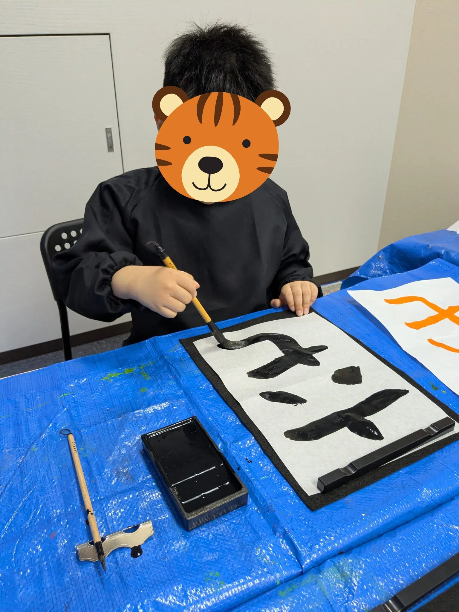 民間学童えすこーと戸越公園校の書道教室です。
