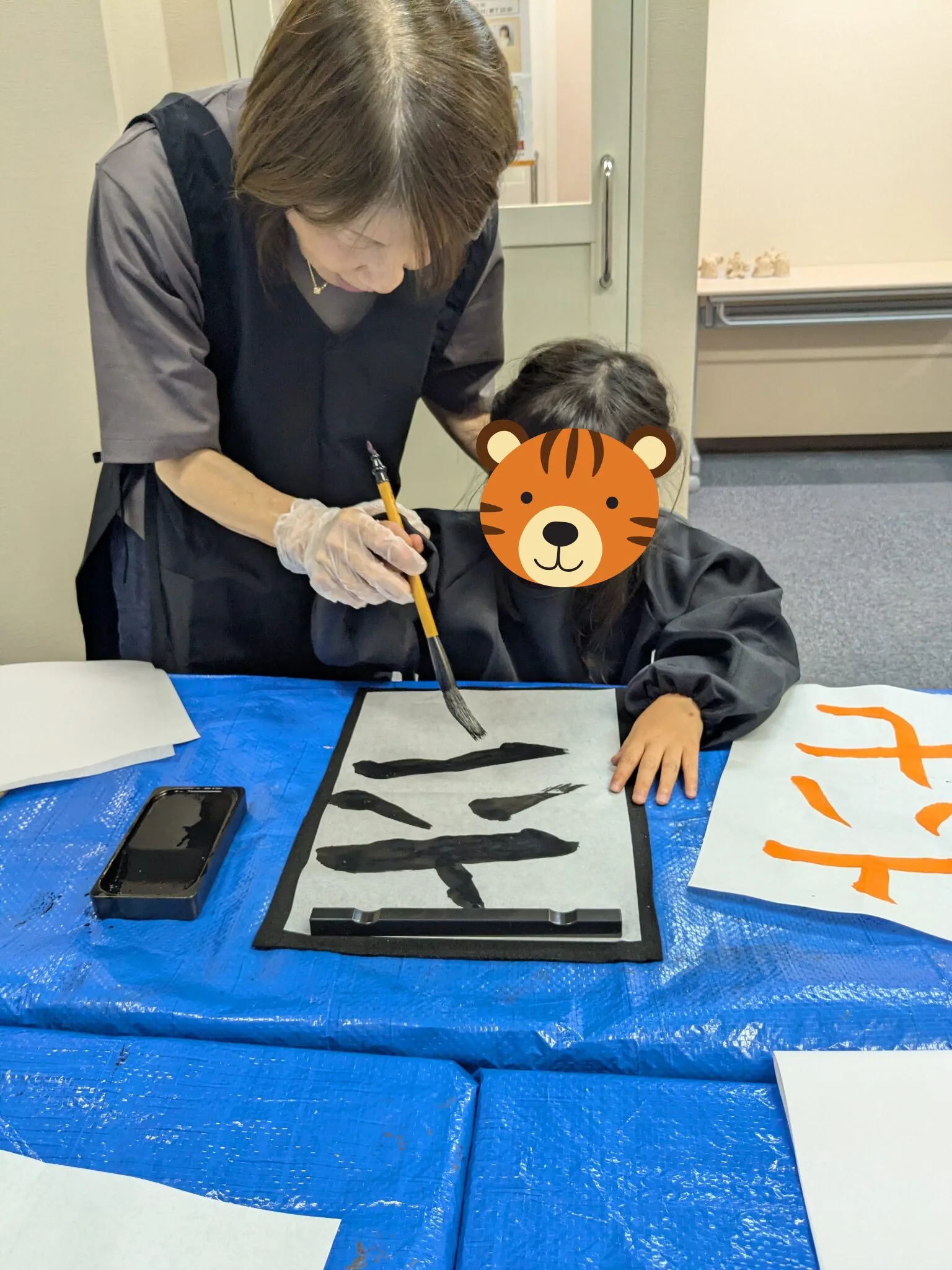 民間学童えすこーと戸越公園校の書道教室です。